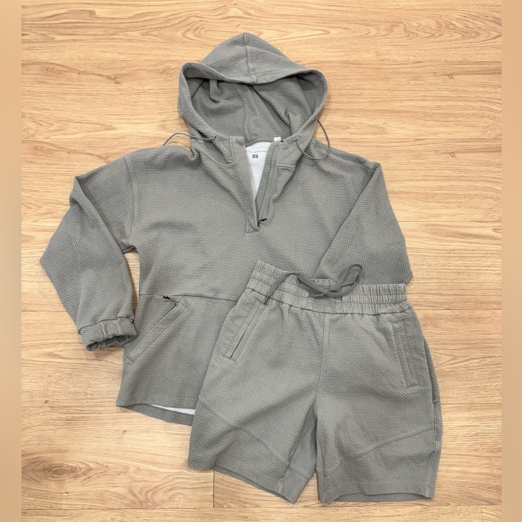 7 Diamonds Restoration Half-Zip Hoodie And Shorts Set. Size Small
